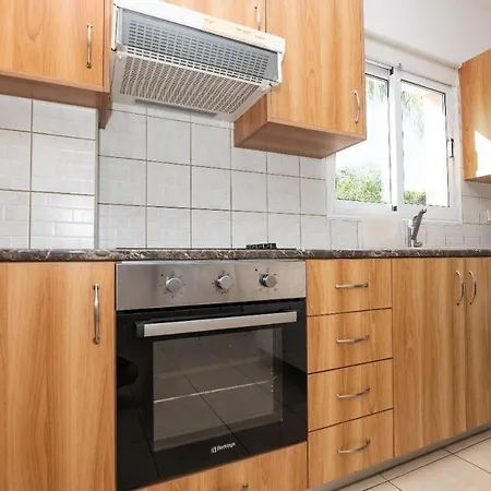 Konnos Ekaterina Βίλα *