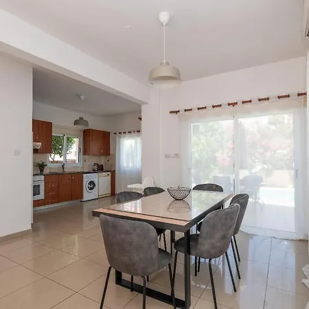 Βίλα Konnos Ekaterina