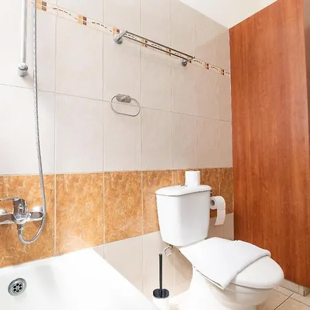 Konnos Ekaterina Βίλα *