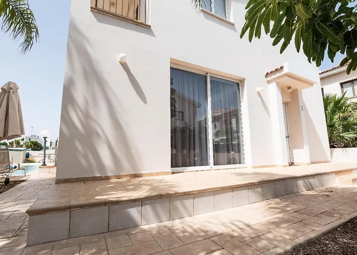 Konnos Ekaterina * Protaras